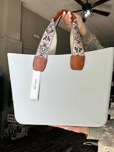 Carrie Versa Large Tote- Pale Grey w. Grey Paisley Strap